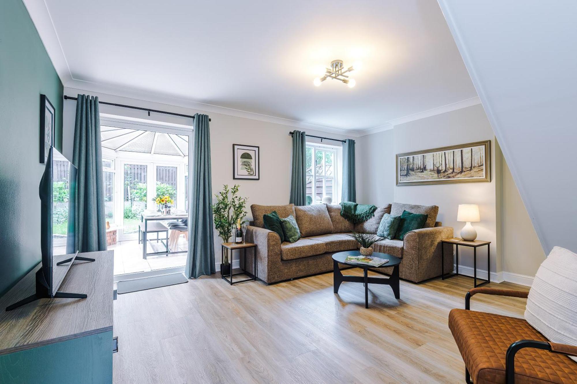 New! Stunning 3-Bed Home In Chester By 53 Degrees Property, Ideal For Groups, Free Parking! Exterior photo